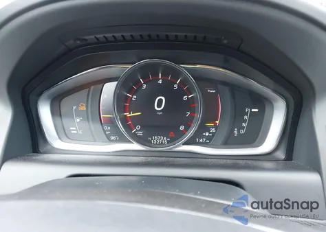 2015 Volvo Xc60 T5/T5 Premier z USA, uszkodzony, nr VIN YV4612RK4F2720418